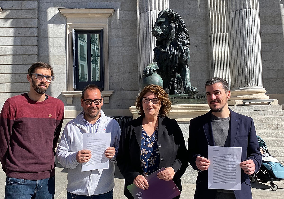 Responsables de Unidas Podemos, a las puertas del Congreso de los Diputados