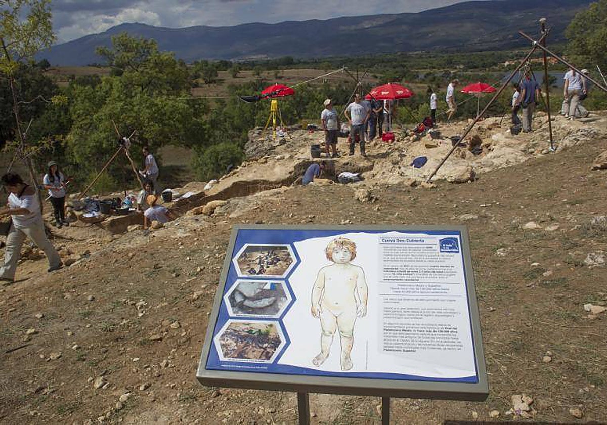 Trabajos en el yacimiento del Valle de los Neandertales