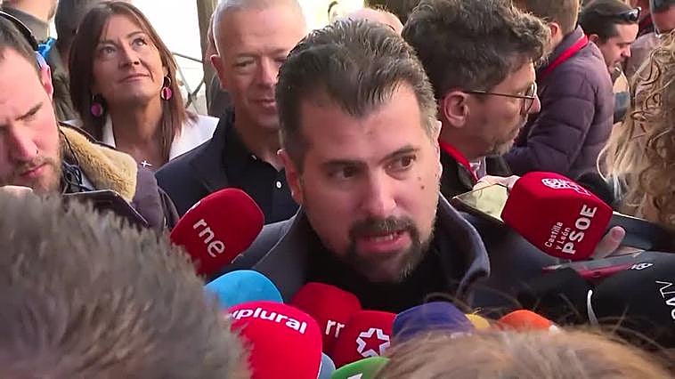 Tudanca dice que de la moción "sale tan fortalecido Sánchez como debilitado Feijóo"