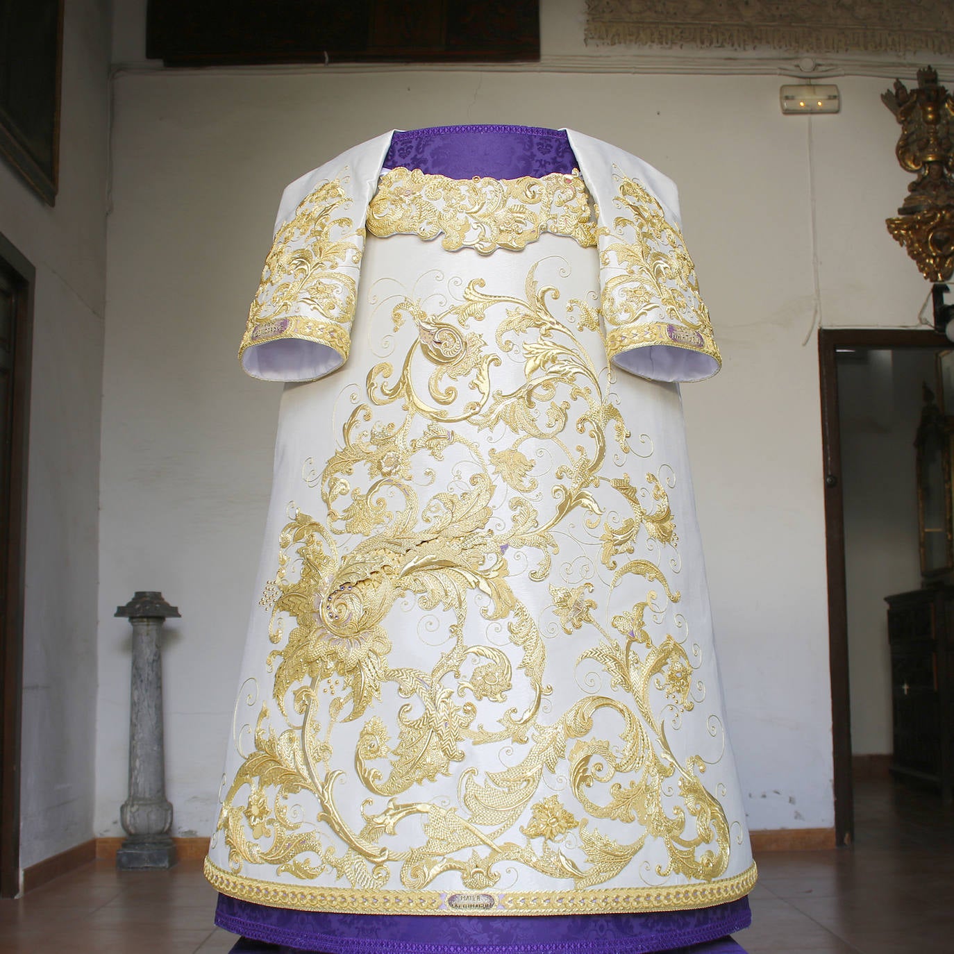 En imágenes, la nueva saya de la Virgen de las Lágrimas de Córdoba, al detalle