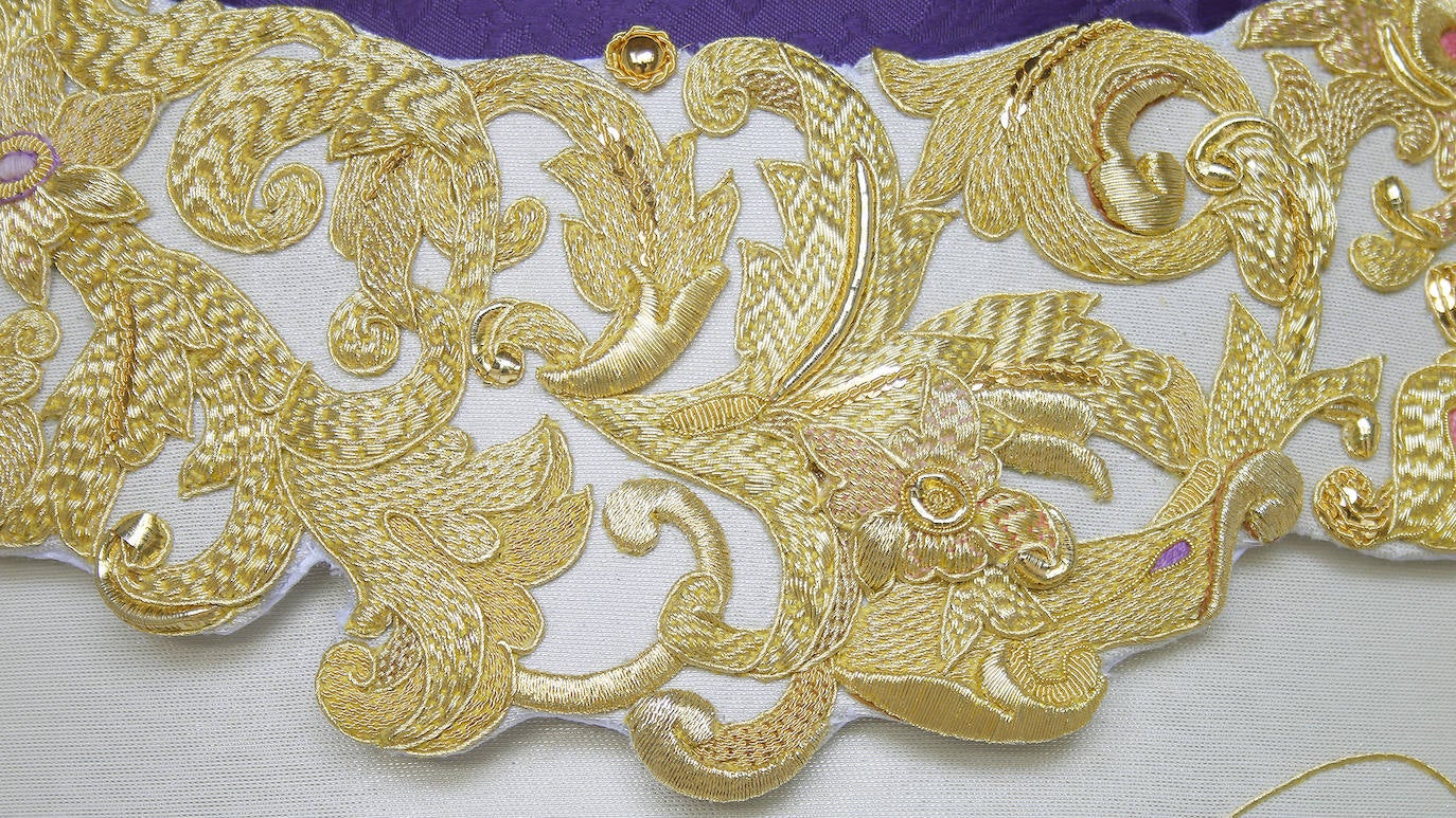 En imágenes, la nueva saya de la Virgen de las Lágrimas de Córdoba, al detalle