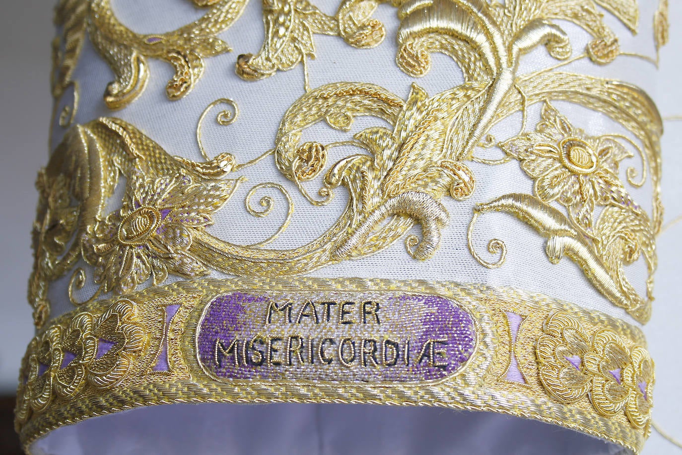 En imágenes, la nueva saya de la Virgen de las Lágrimas de Córdoba, al detalle