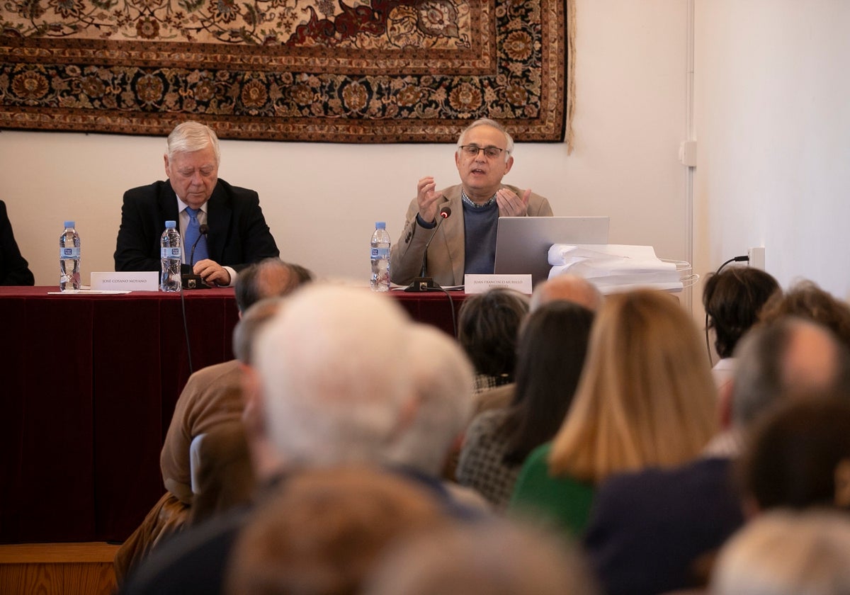 Juan Francisco Murillo, durante su ponencia y junto a José Cosano