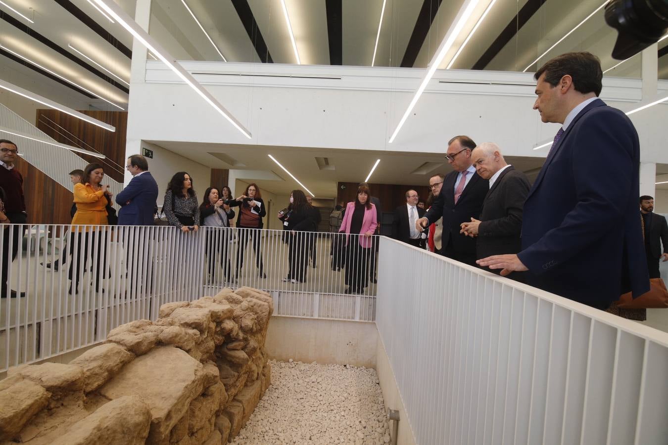 Fotos | El Gobierno entrega a la Junta de Andalucía la nueva Biblioteca de Córdoba