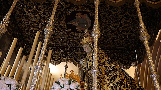 María Santísima de Gracia y Amparo, en su paso de palio