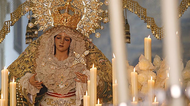 La Virgen de la Esperanza, en su paso de palio