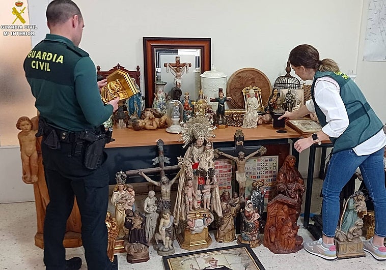Saquean figuras religiosas por más de 200.000 euros de la casa de un cura en Valencia para venderlas por internet