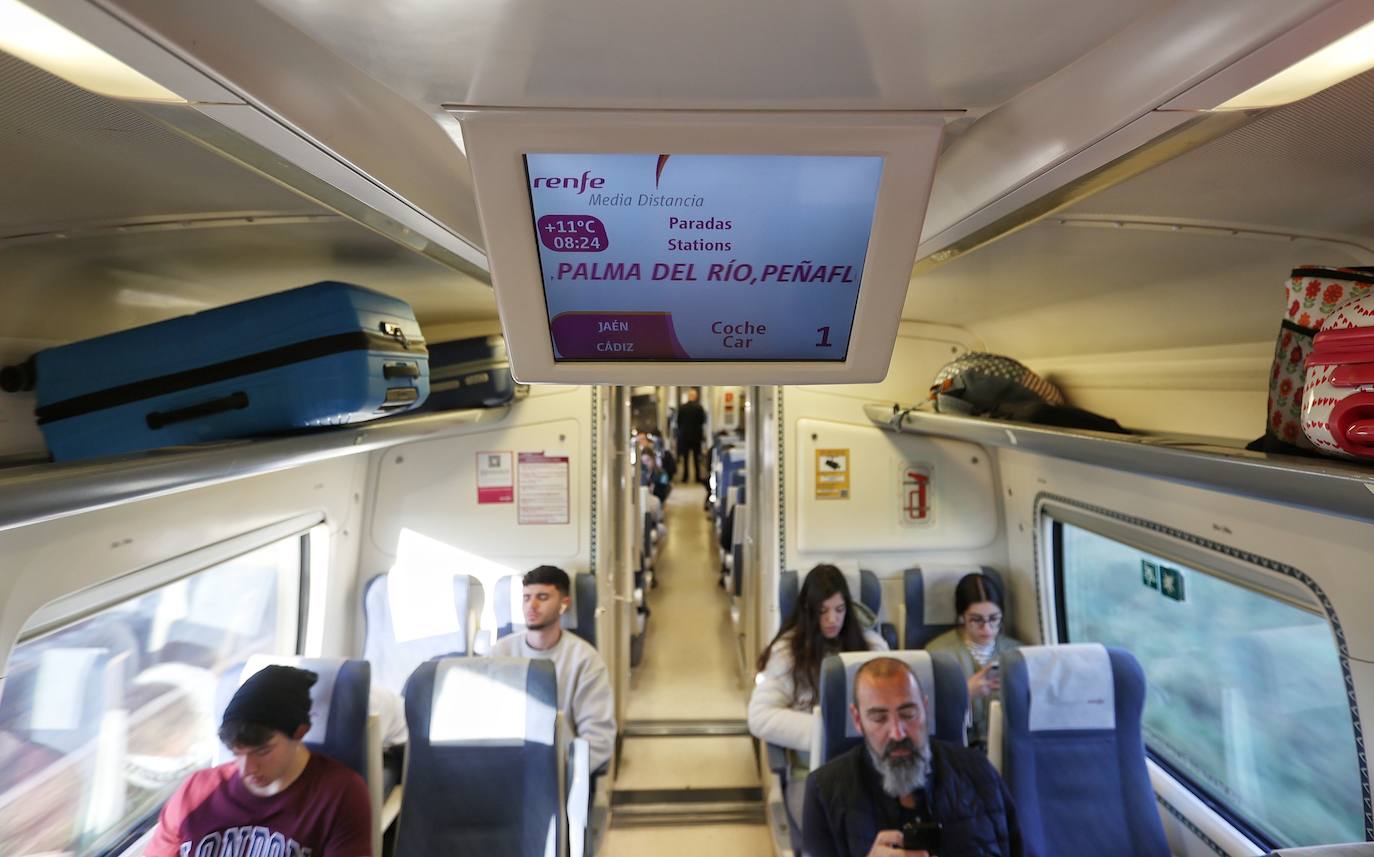 El viaje inaugural del tren de proximidad entre Palma y Villa del Río, en imágenes