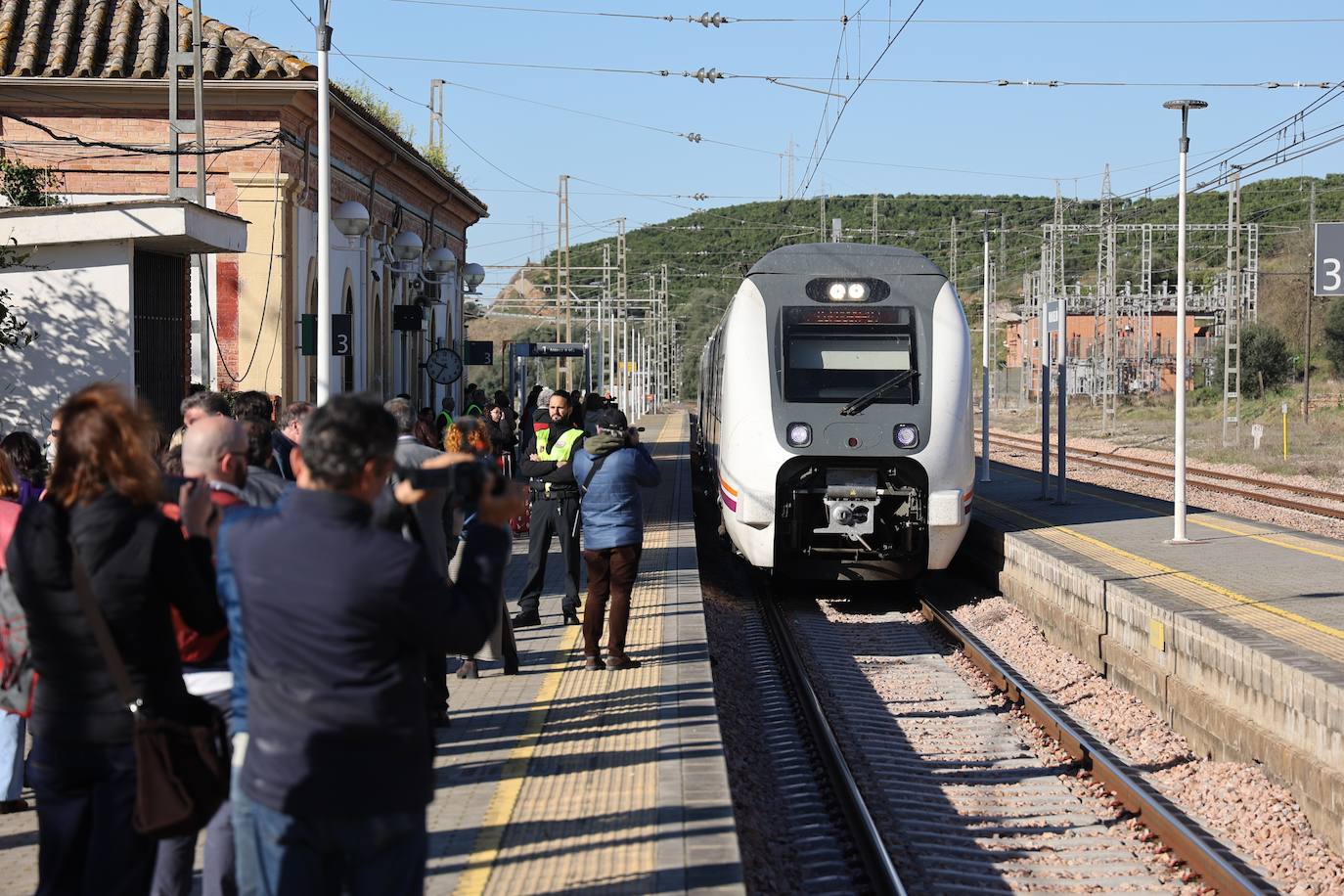El viaje inaugural del tren de proximidad entre Palma y Villa del Río, en imágenes