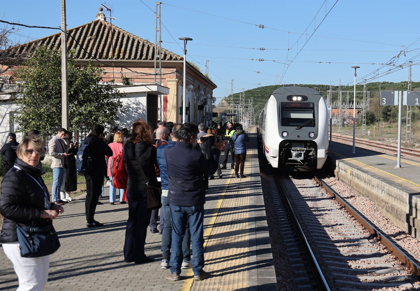 El viaje inaugural del tren de proximidad entre Palma y Villa del Río, en imágenes