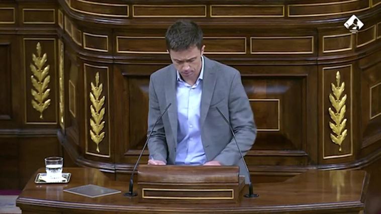 Errejón afea al PP ponerse de perfil con su "vergonzante abstención" ante la moción de censura de V