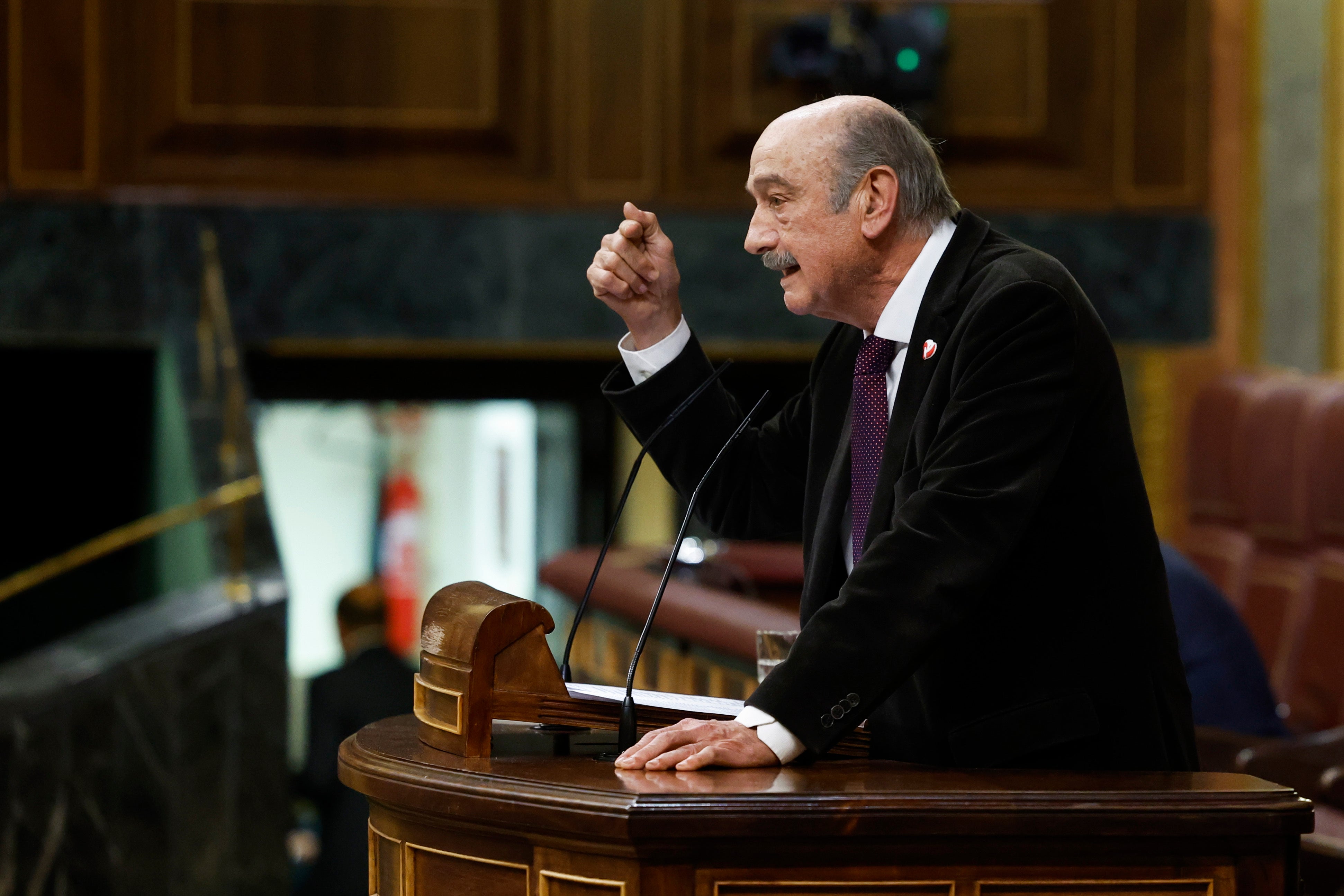 El diputado del PRC José María Mazón interviene durante el debate de la moción de censura de VOX contra el presidente del Gobierno, Pedro Sánchez