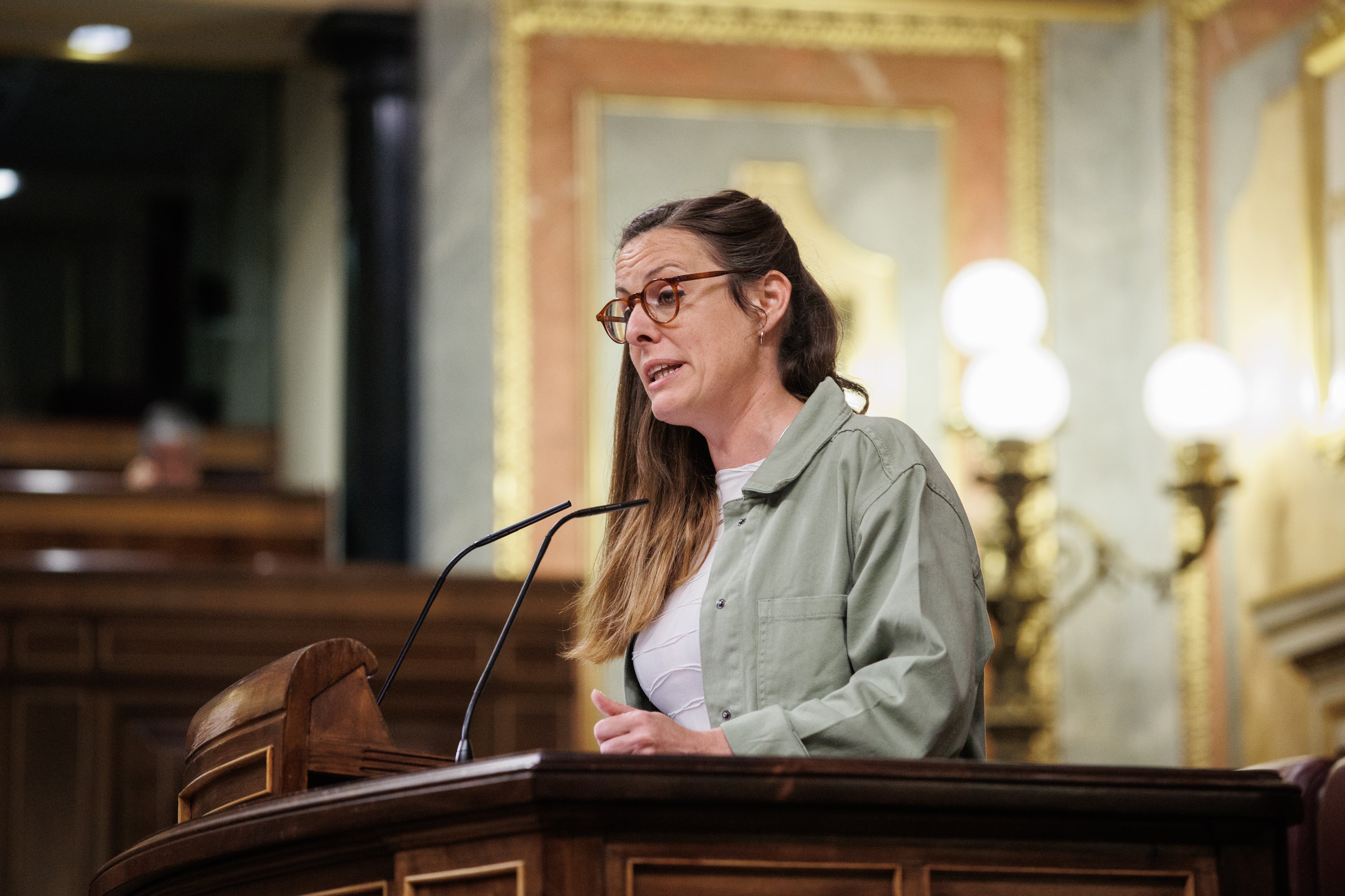 La portavoz de la CUP en el Congreso, Mireia Vehí, interviene durante un debate de la moción de censura