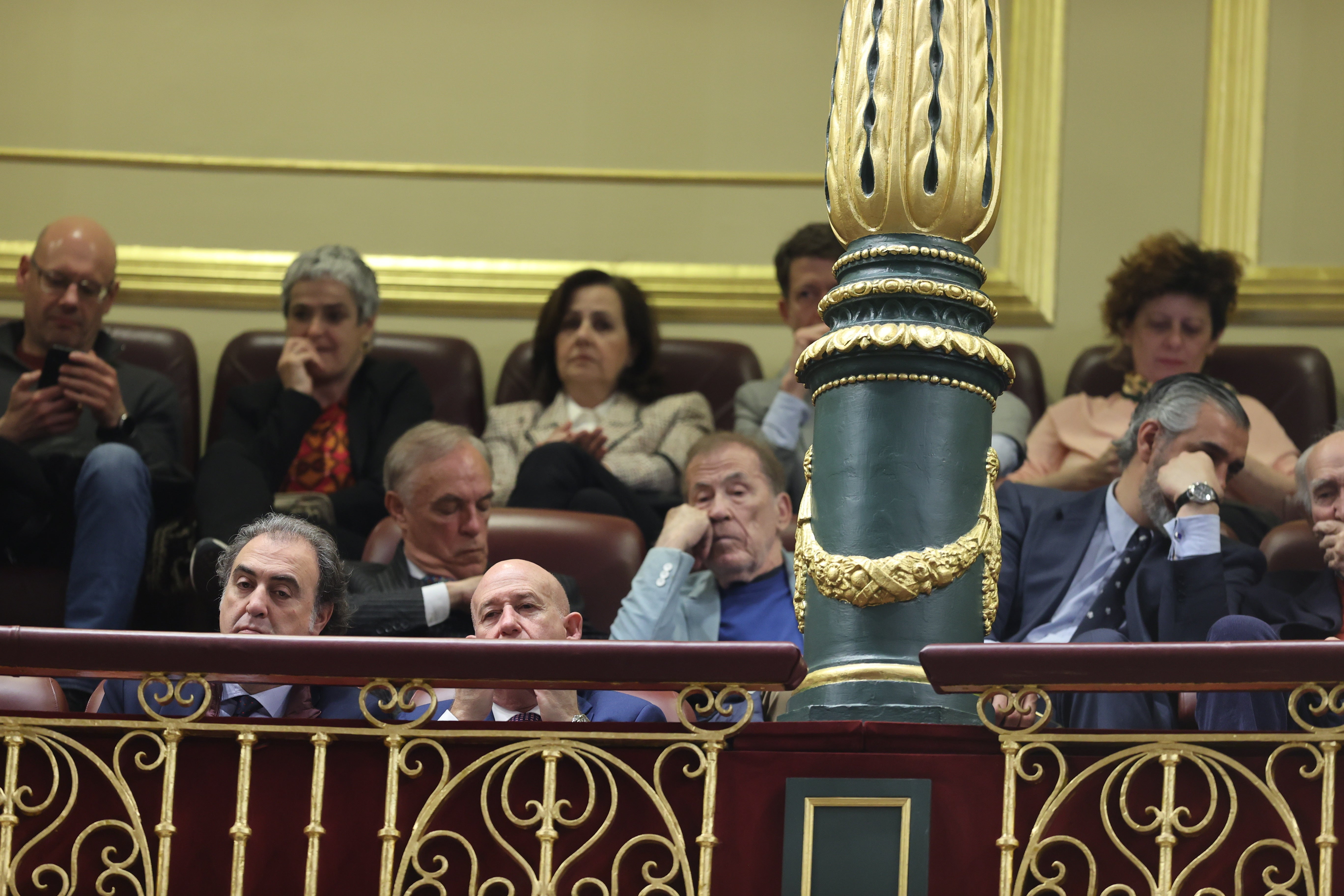 El escritor Fernando Sánchez Dragó, pergeñador de la moción , en la tribuna del Congreso de los Diputados