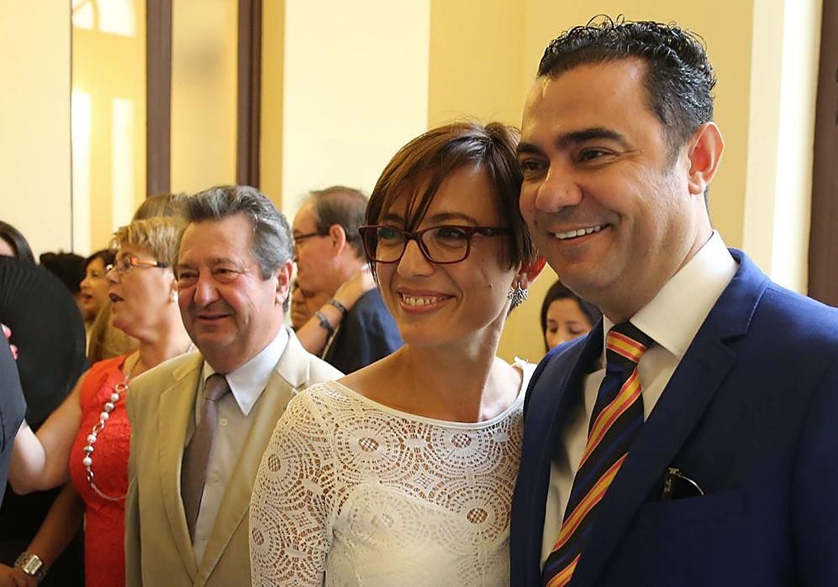 Juan Carlos Martínez (a la derecha), junto a María Gámez, actual directora de la Guardia Civil