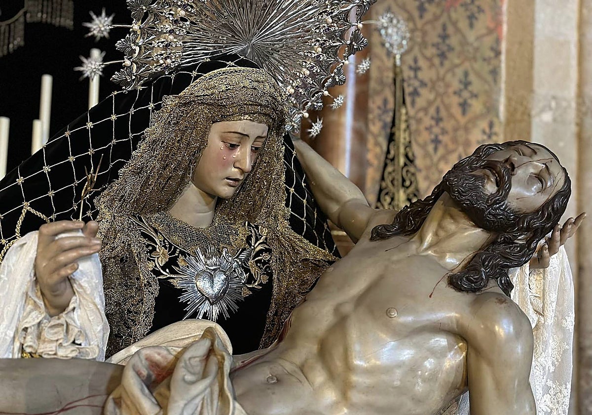 La Virgen de las Angustias, dispuesta estos días en veneración ante su capilla