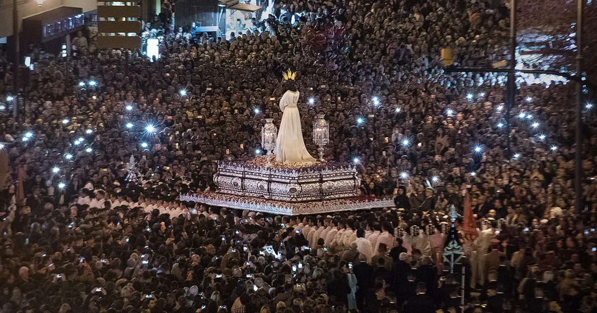 Semana Santa de Málaga  Lunes Santo: La decisión histórica que