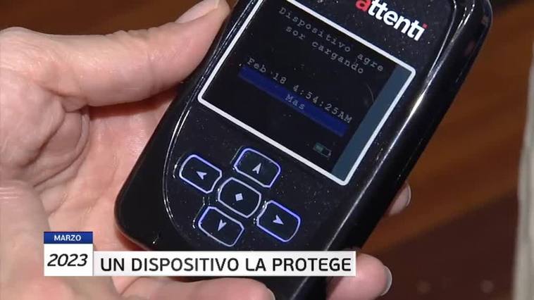 Una tintorería llamando al dispositivo que le alerta de su maltratador