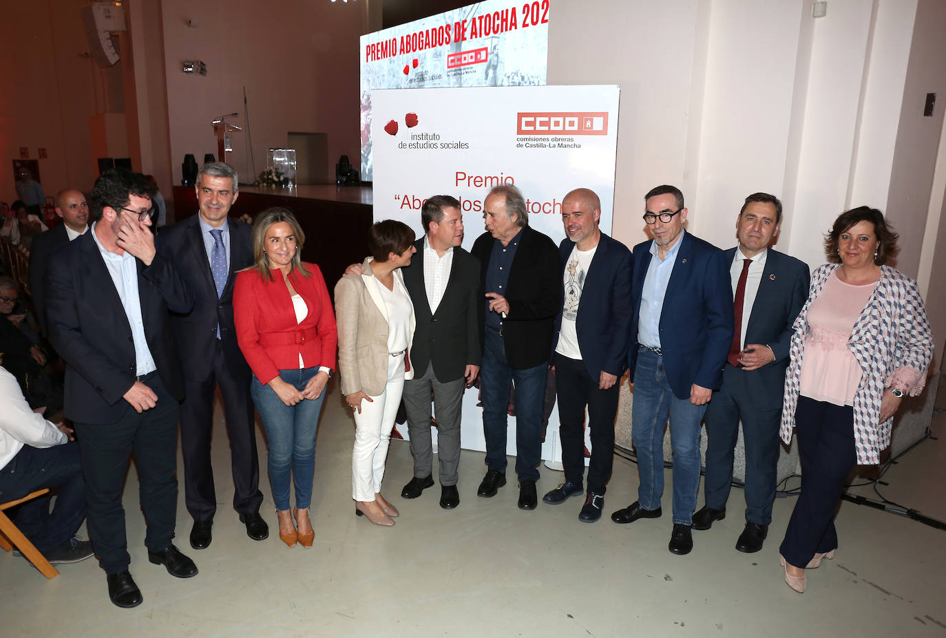 Joan Manuel Serrat recibe con emoción el Premio Abogados de Atocha 2023 en Toledo, en imágenes