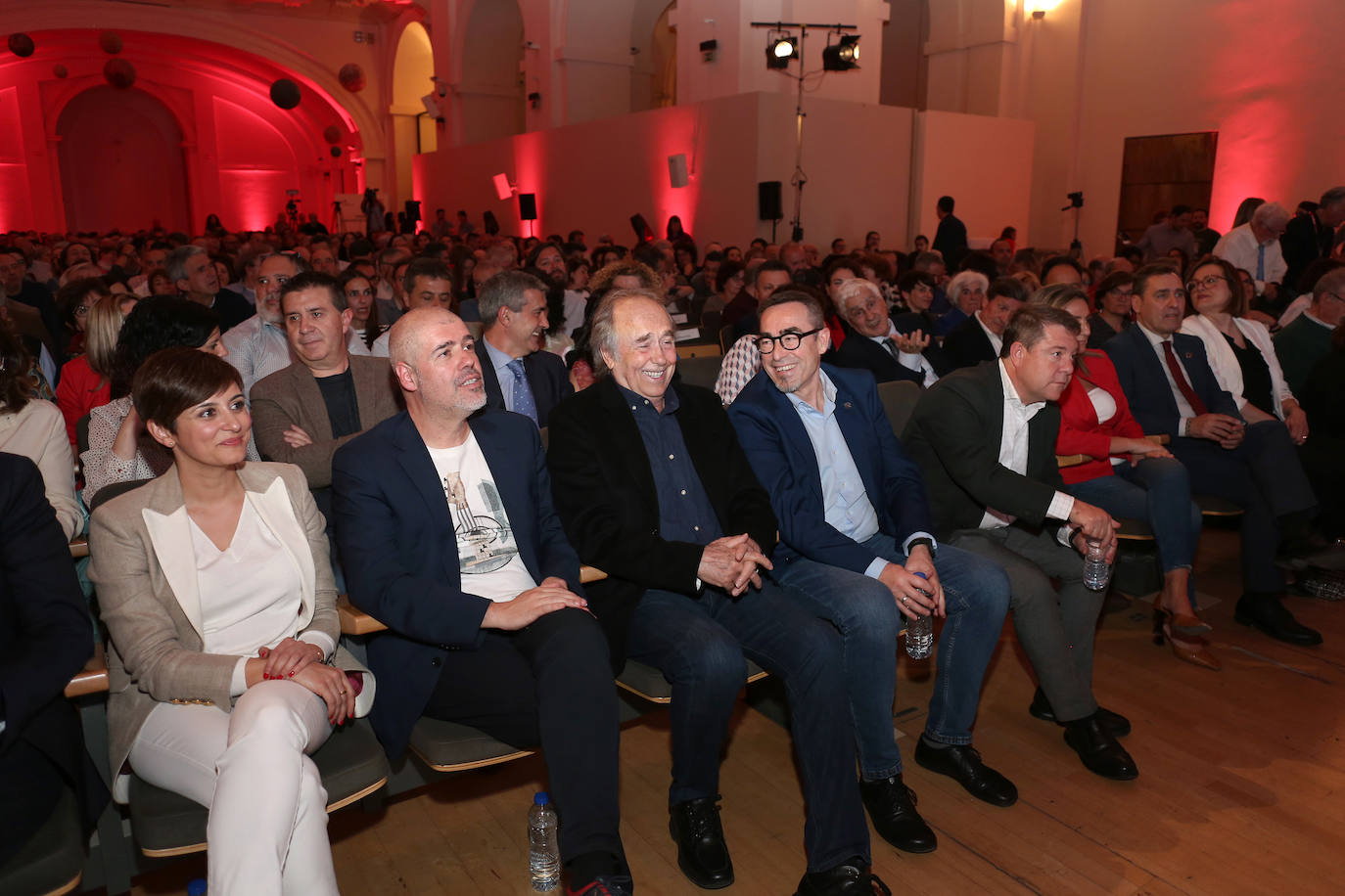 Joan Manuel Serrat recibe con emoción el Premio Abogados de Atocha 2023 en Toledo, en imágenes