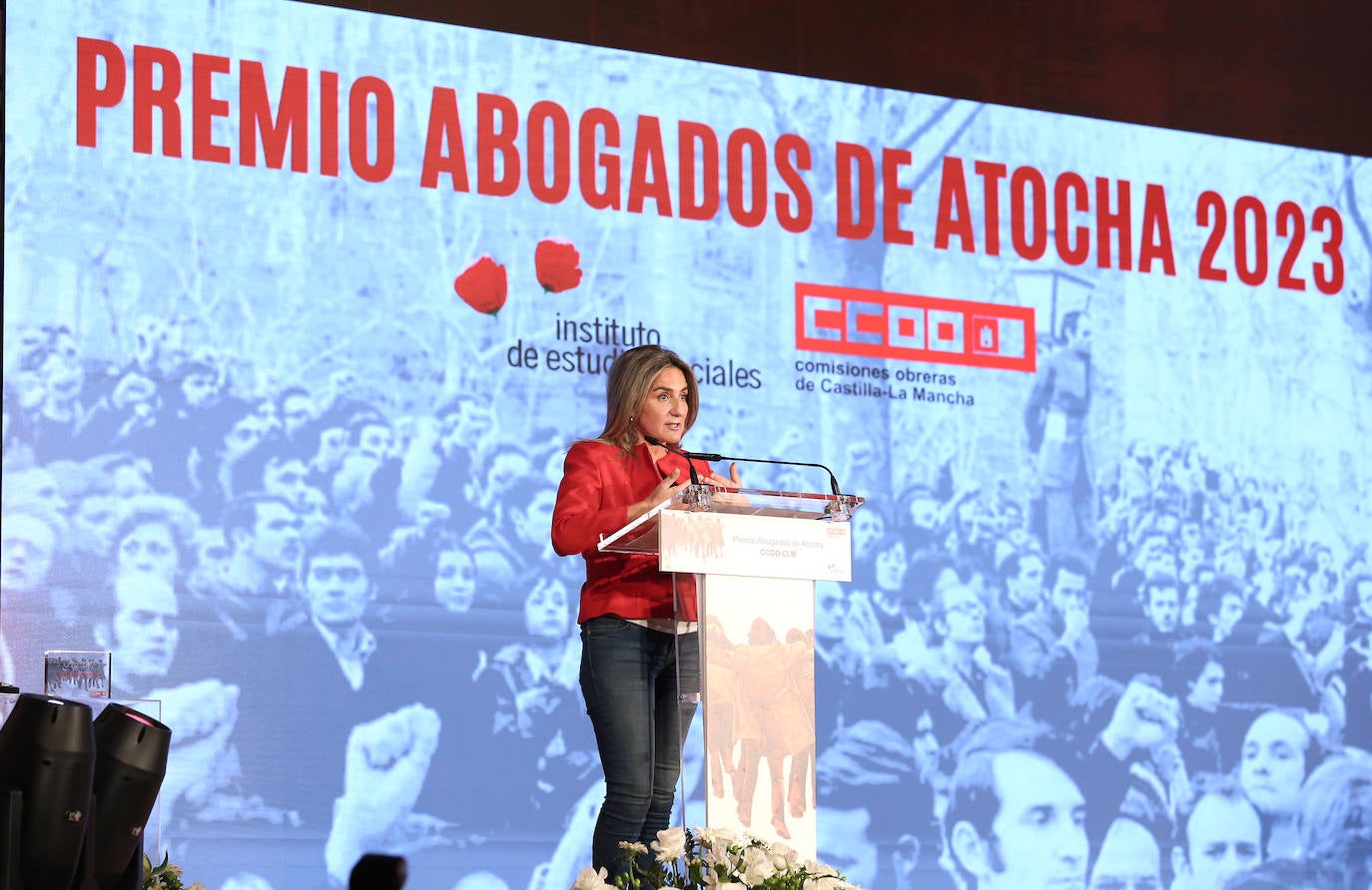 Joan Manuel Serrat recibe con emoción el Premio Abogados de Atocha 2023 en Toledo, en imágenes