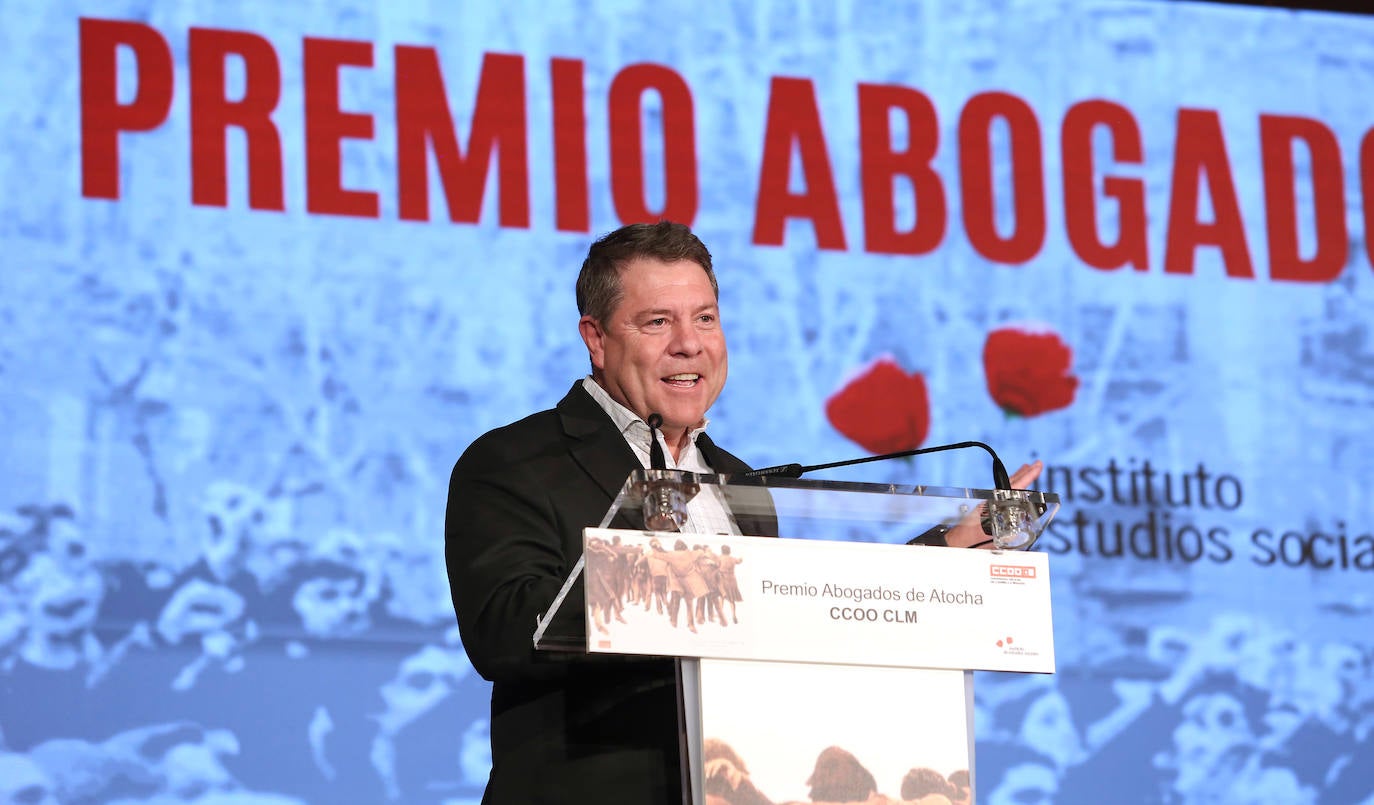 Joan Manuel Serrat recibe con emoción el Premio Abogados de Atocha 2023 en Toledo, en imágenes