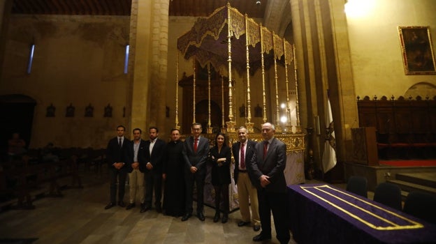 Participantes en el proyecto y hermanos de la cofradía, en la presentación