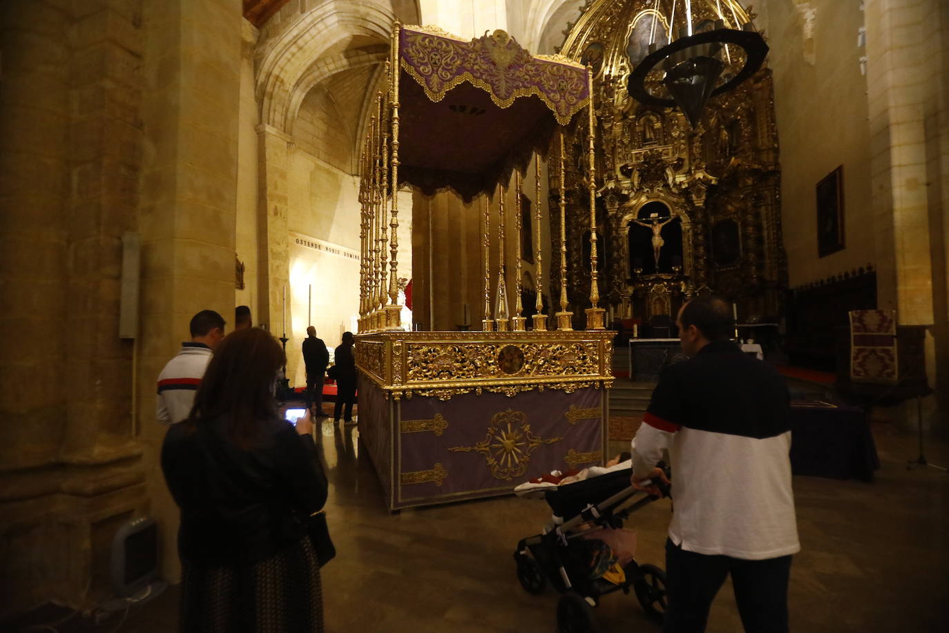 El palio de la Virgen de las Lágrimas de Córdoba tras su reforma, en imágenes