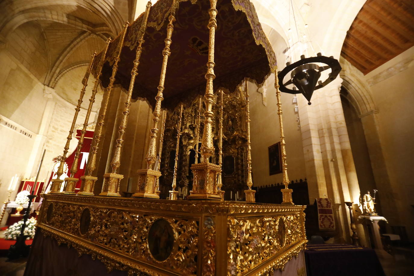 El palio de la Virgen de las Lágrimas de Córdoba tras su reforma, en imágenes