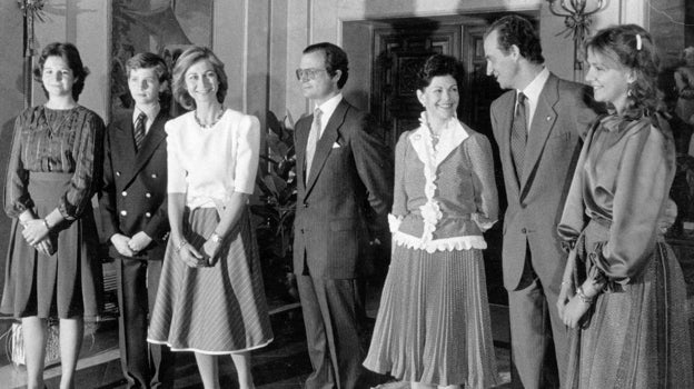 Carlos Gustavo y Silvia de Suecia, junto a la Familia Real al completo, en su visita oficial de 1983