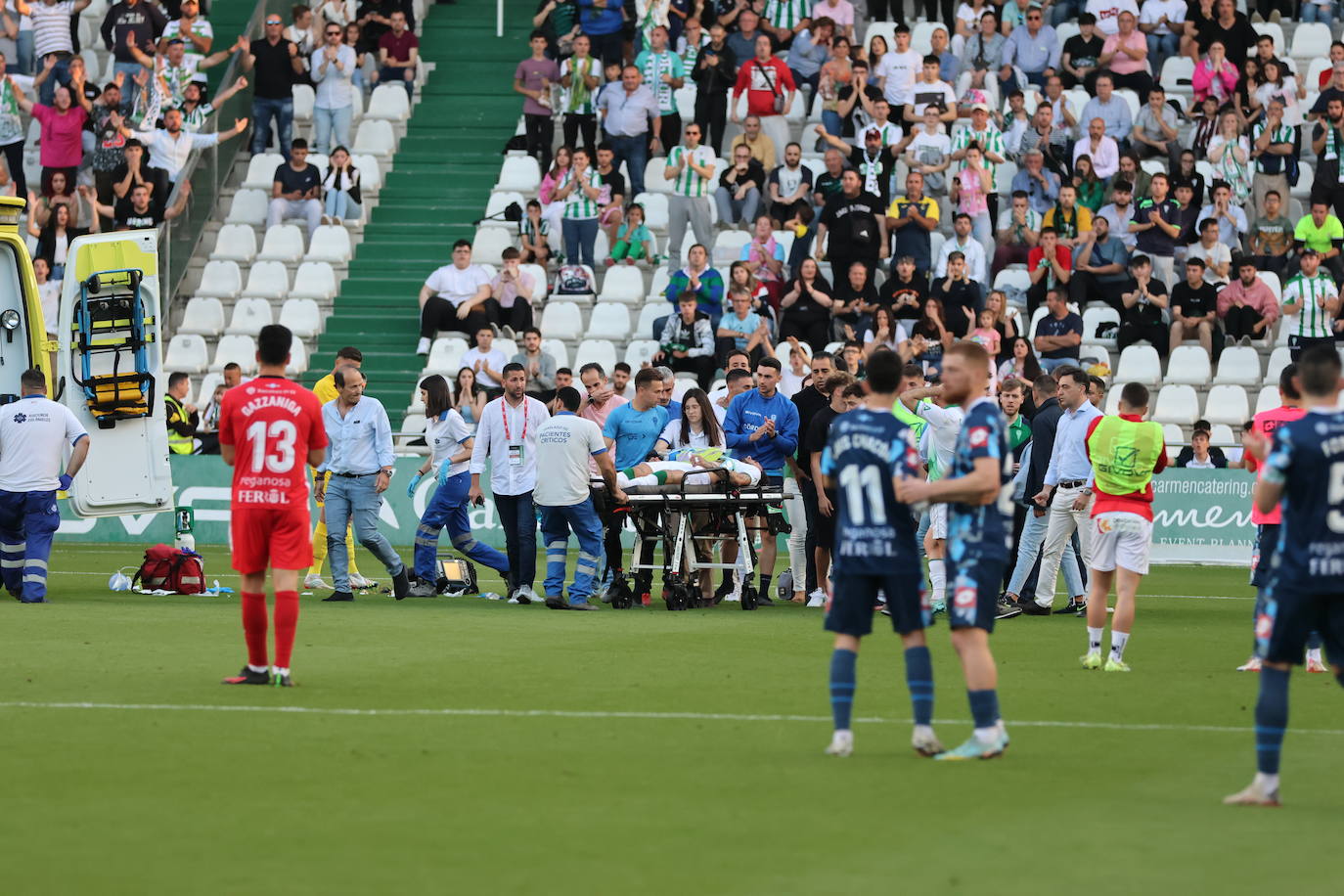 El angustioso desmayo de Gudelj en el Córdoba-Ferrol, en imágenes