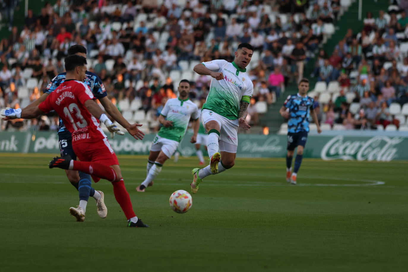 El angustioso desmayo de Gudelj en el Córdoba-Ferrol, en imágenes