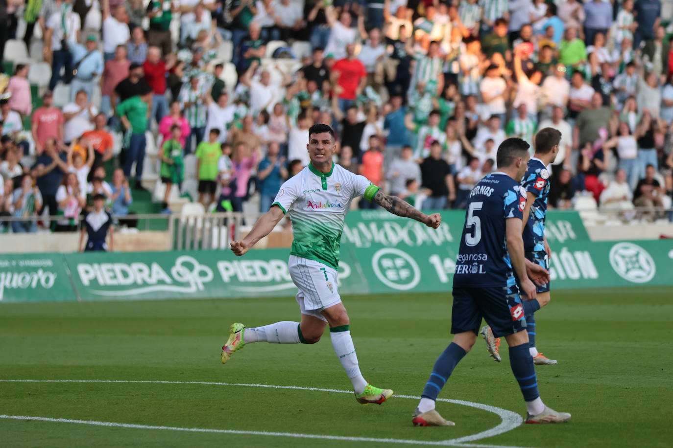 El angustioso desmayo de Gudelj en el Córdoba-Ferrol, en imágenes
