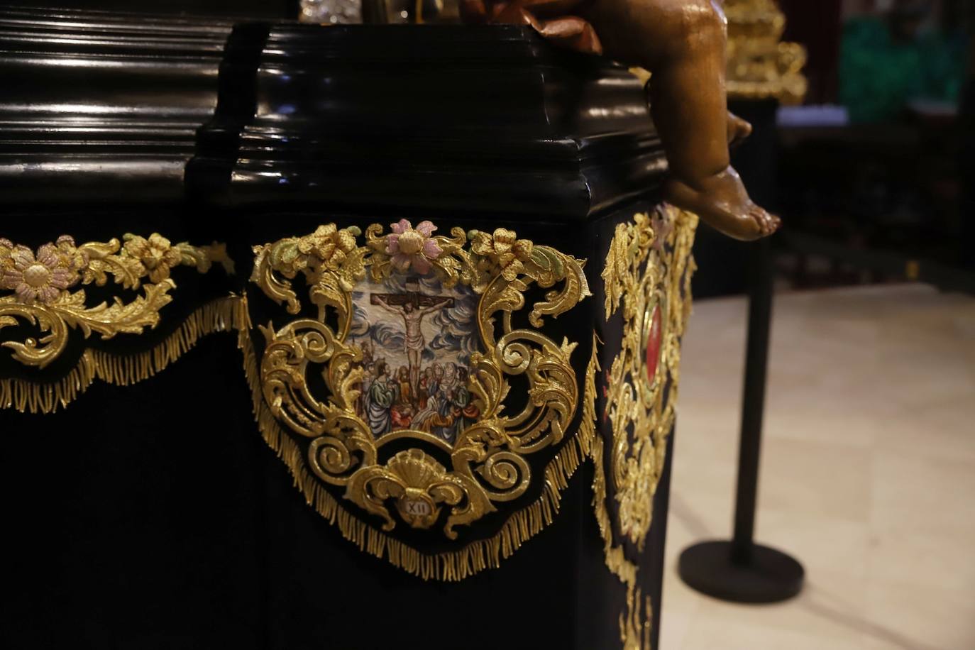 Los nuevos faldones del paso del Cristo de Ánimas de Córdoba, en imágenes