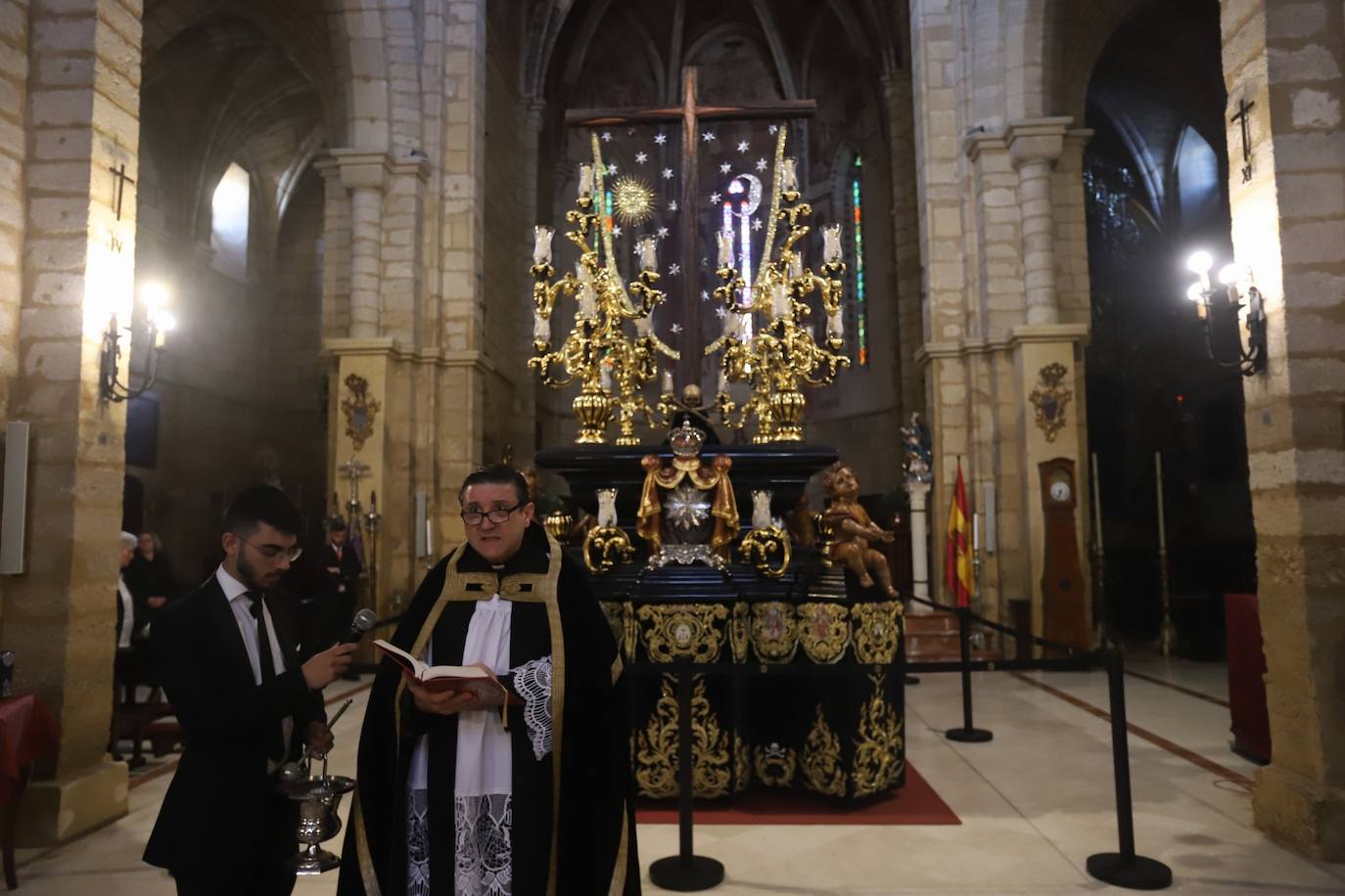 Los nuevos faldones del paso del Cristo de Ánimas de Córdoba, en imágenes