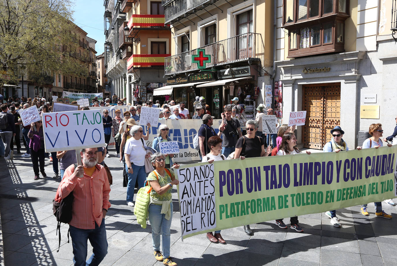 El éxito de la manifestación de Toledo en defensa del Tajo, en imágenes