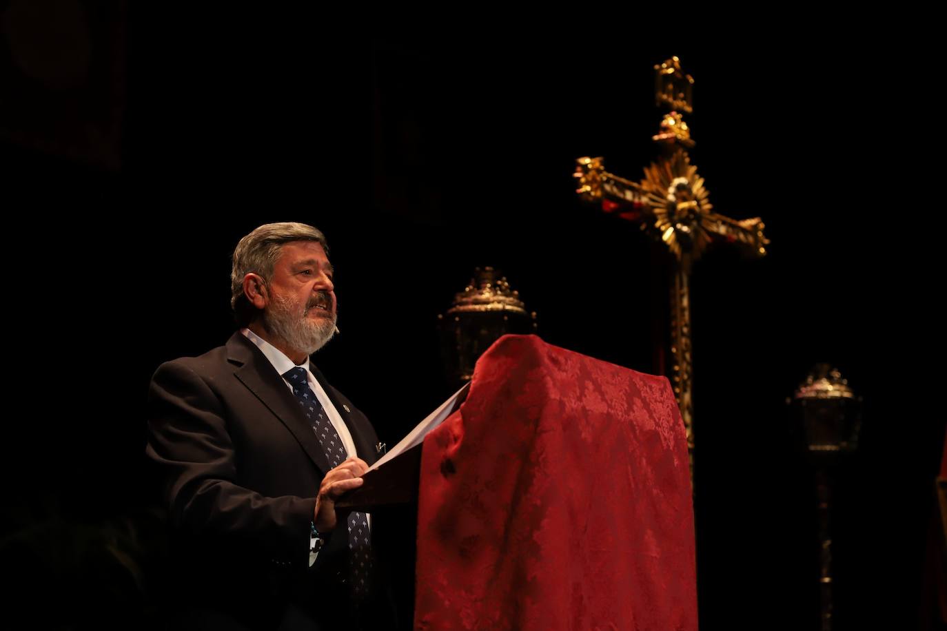 El pregón de Semana Santa de Francisco Román en el Gran Teatro de Córdoba, en imágenes