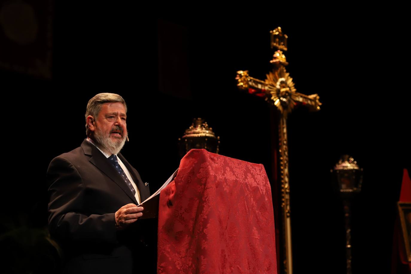 El pregón de Semana Santa de Francisco Román en el Gran Teatro de Córdoba, en imágenes