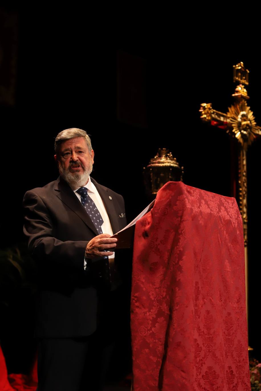 El pregón de Semana Santa de Francisco Román en el Gran Teatro de Córdoba, en imágenes