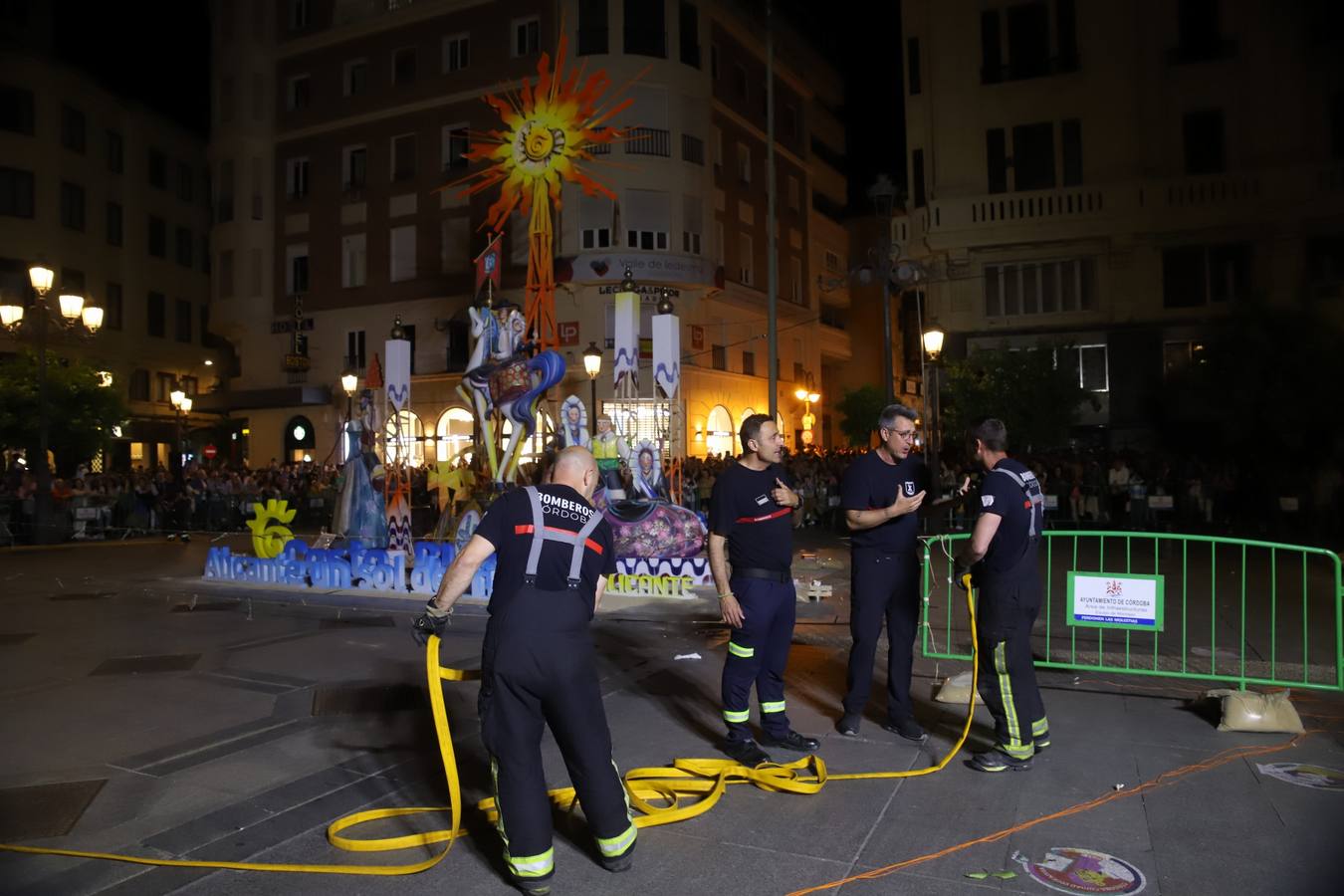 Fotos: Córdoba arde en Las Tendillas con la &#039;cremá&#039; alicantina