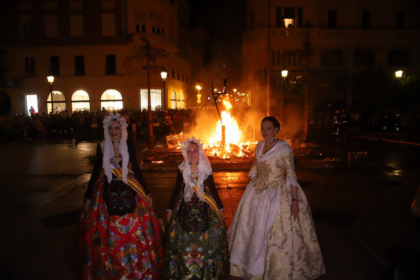 Fotos: Córdoba arde en Las Tendillas con la &#039;cremá&#039; alicantina