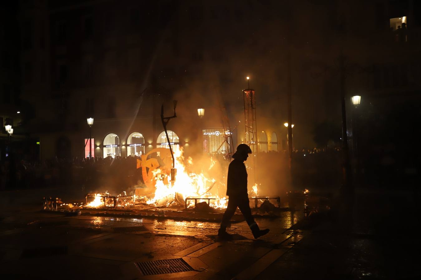 Fotos: Córdoba arde en Las Tendillas con la &#039;cremá&#039; alicantina