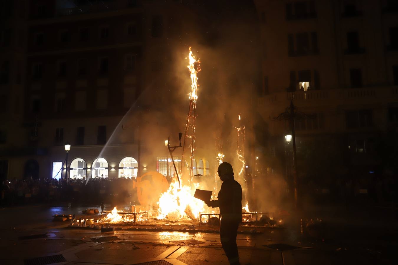 Fotos: Córdoba arde en Las Tendillas con la &#039;cremá&#039; alicantina