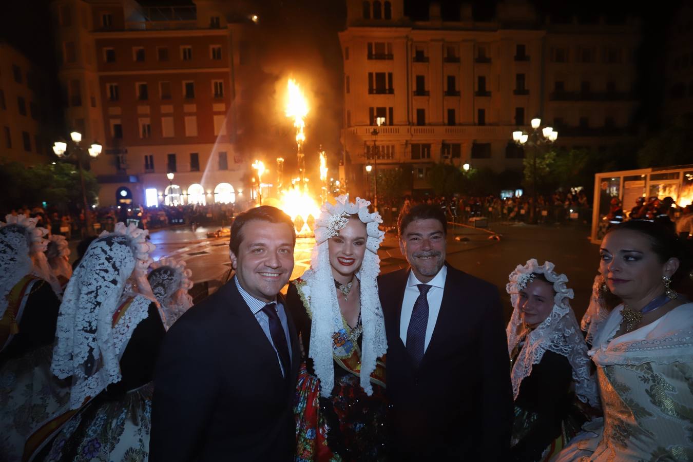 Fotos: Córdoba arde en Las Tendillas con la &#039;cremá&#039; alicantina