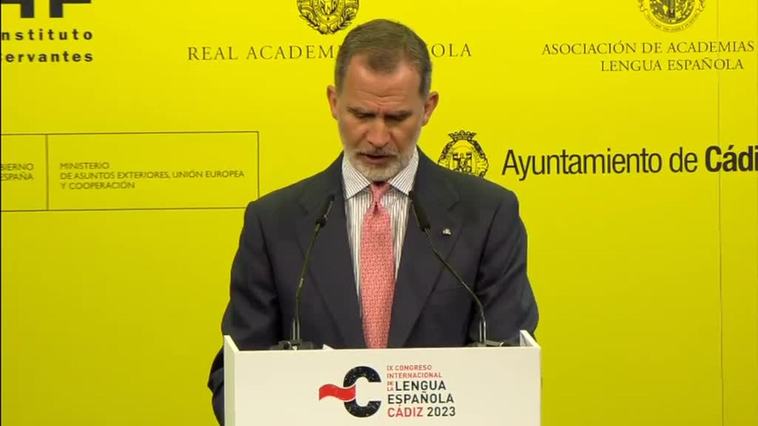 El rey asegura que "esta es la hora del español con todos sus acentos"