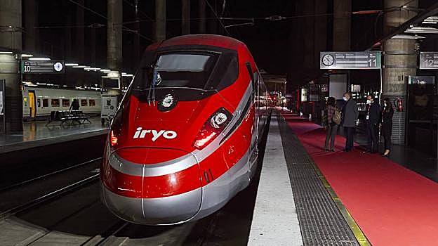 Imagen de un tren Iryo en la estación de Atocha, de Madrid