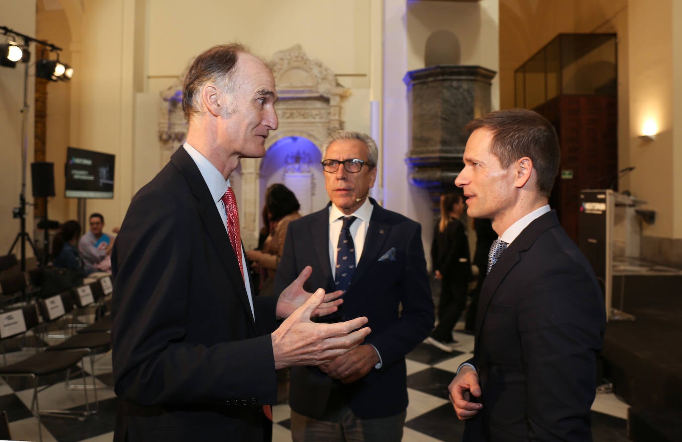 El gerente de ABC,  Javier Caballero, con el director general de Universidades, Ricardo Cuevas y el delegado de ABC en Castilla-La Mancha, Antonio González Jerez