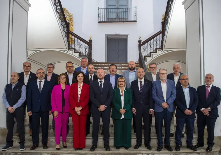 La Diputación de Valencia reconoce la labor de los alcaldes que llevan 20 años o más en el ejercicio del cargo