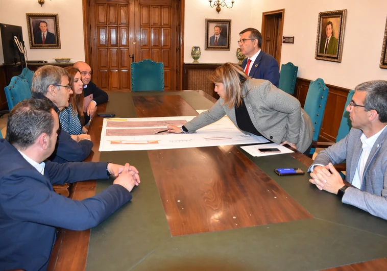 Presentan a la alcaldesa de Talavera el proyecto de 7 millones de euros para construir accesos a Gamonal y Velada