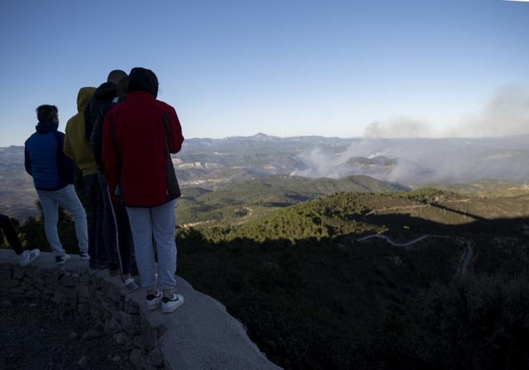 Los desalojados del incendio de Castellón: «Es angustioso no saber cuándo vas a poder volver a tu casa»